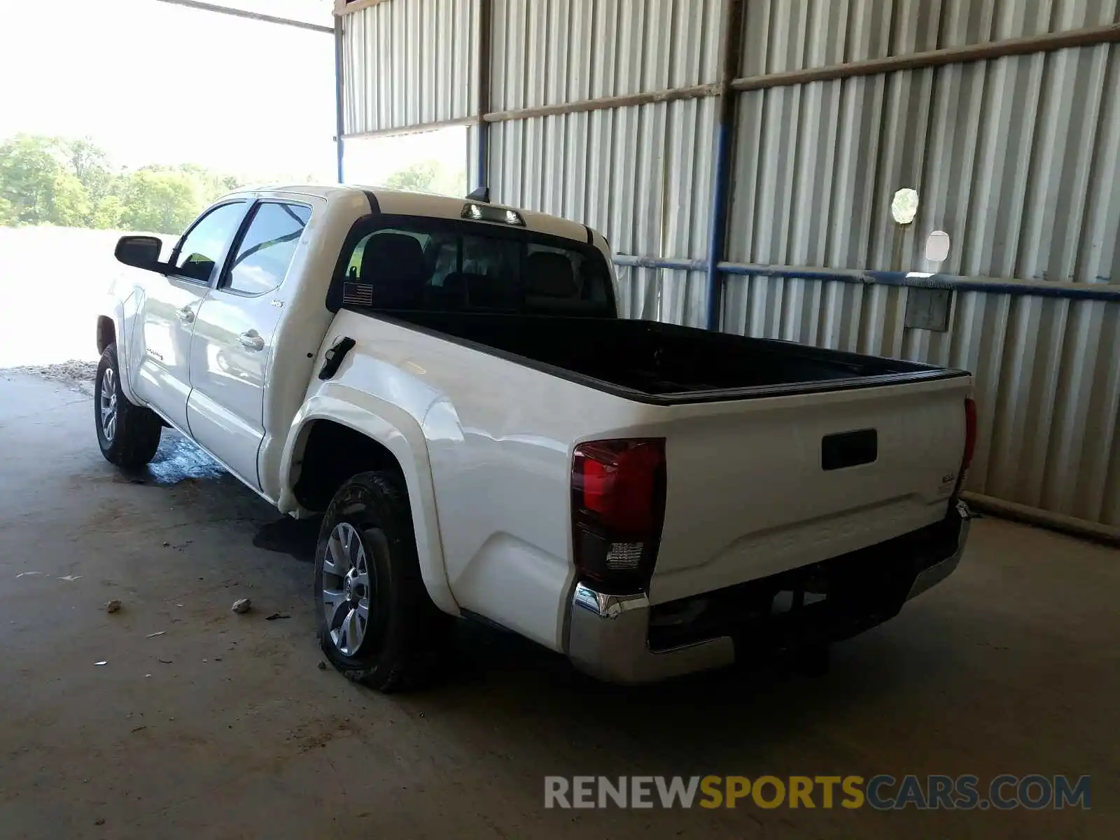 3 Photograph of a damaged car 3TMAZ5CN6KM111375 TOYOTA TACOMA 2019