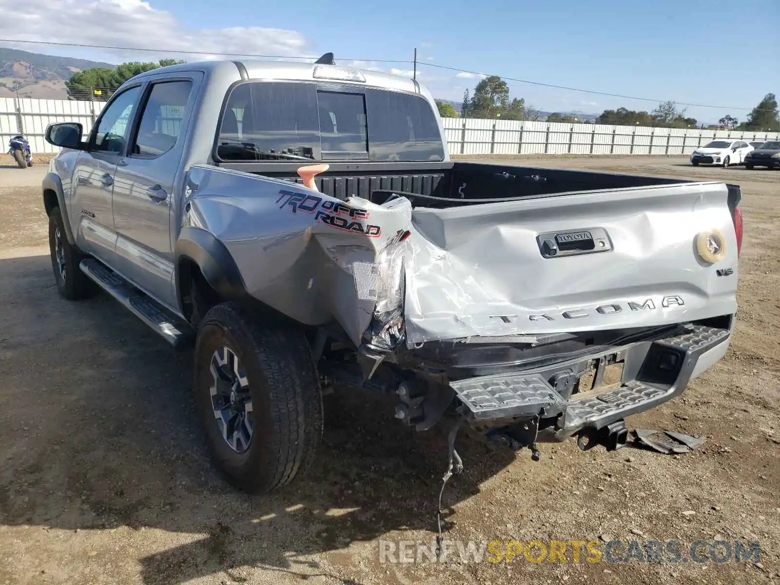 3 Photograph of a damaged car 3TMAZ5CN6KM113840 TOYOTA TACOMA 2019