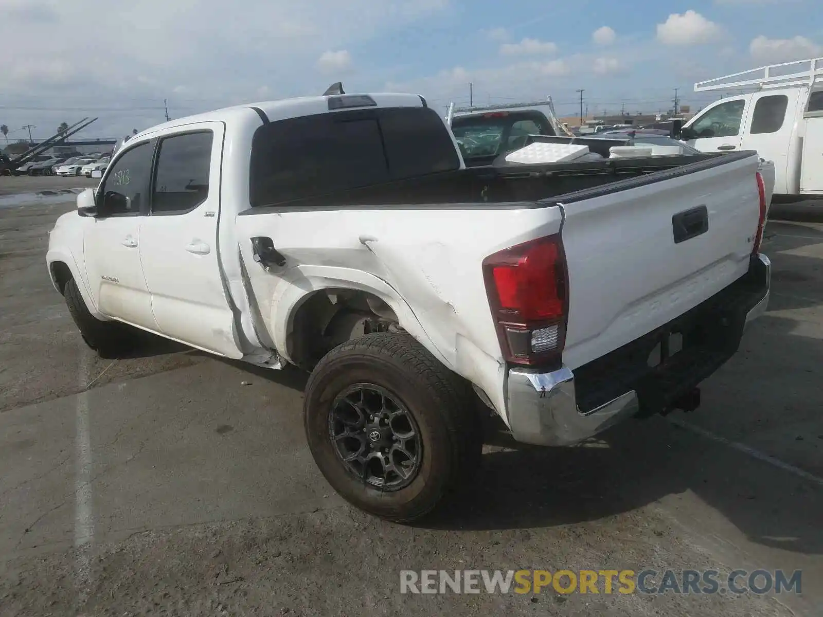 3 Photograph of a damaged car 3TMAZ5CN7KM080119 TOYOTA TACOMA 2019