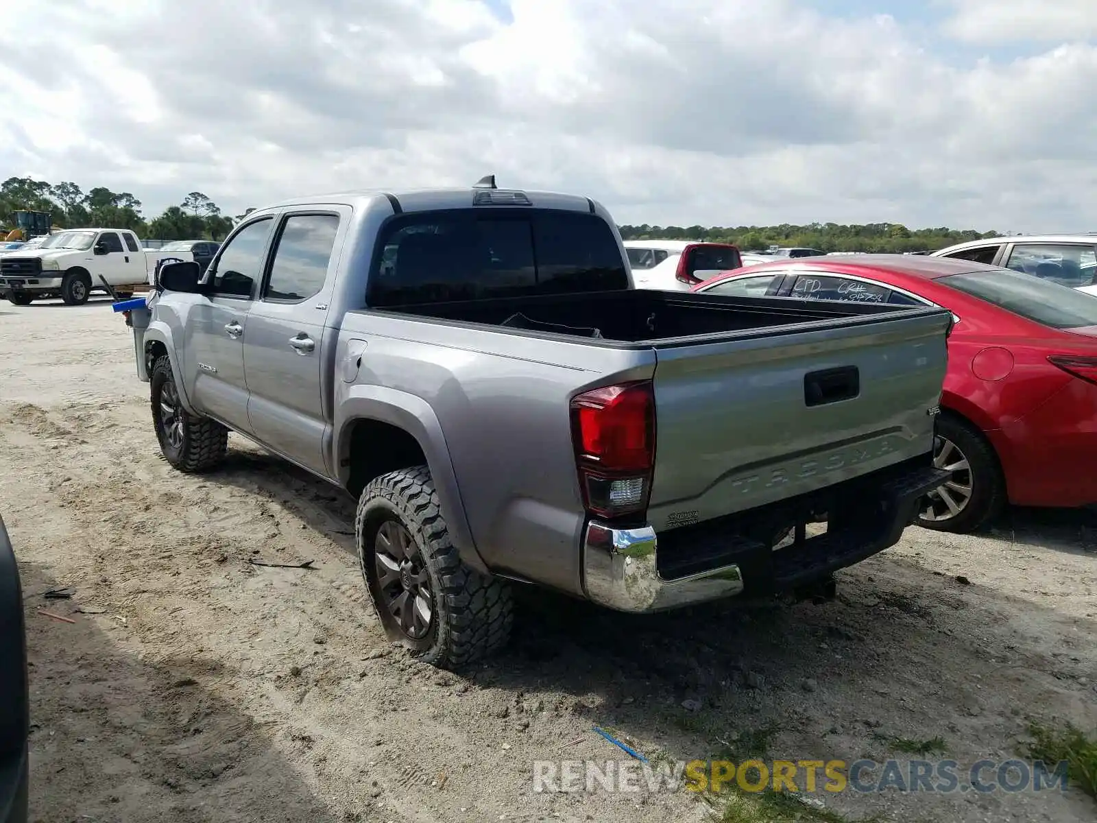 3 Photograph of a damaged car 3TMAZ5CN7KM081626 TOYOTA TACOMA 2019