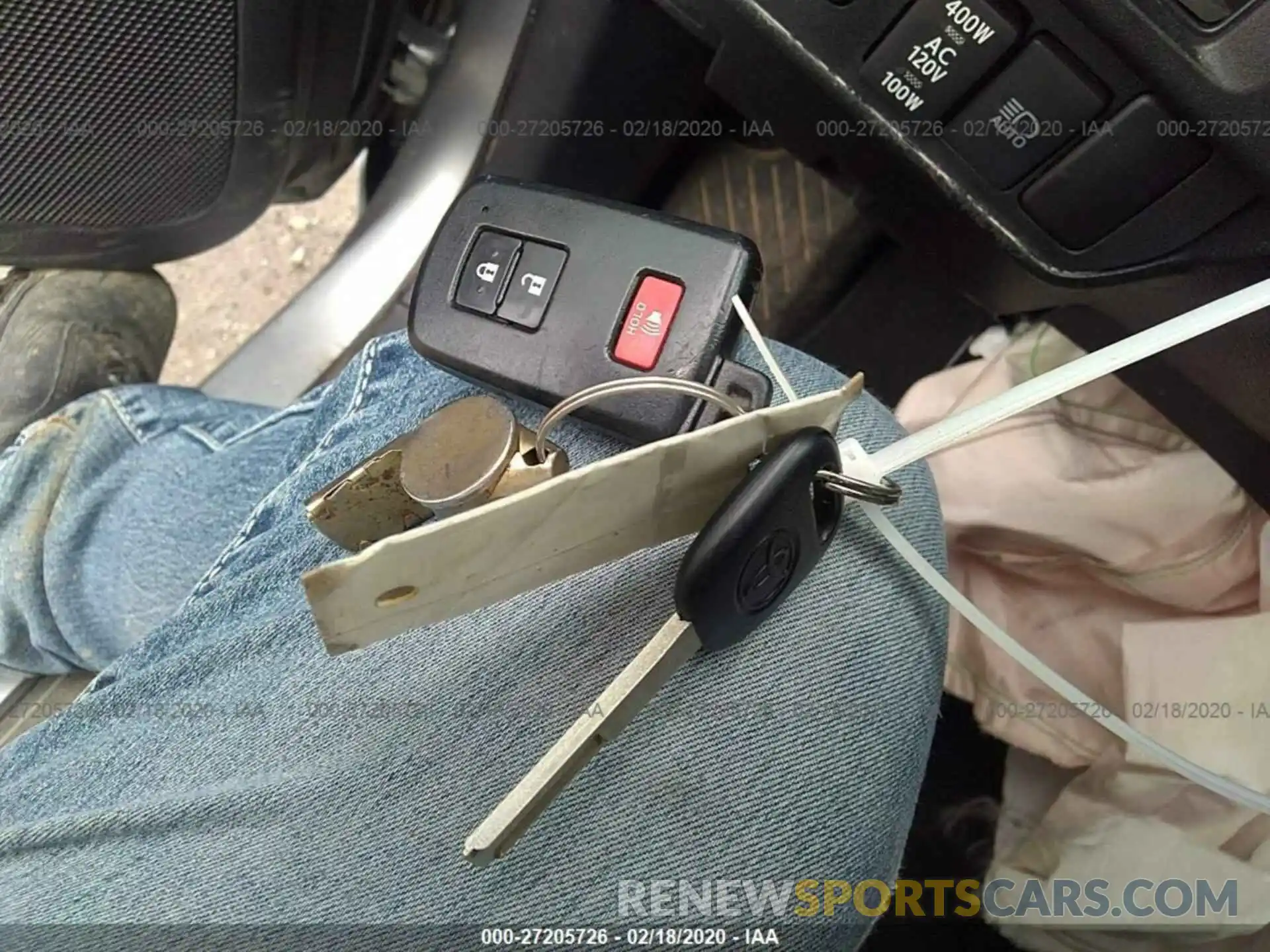 11 Photograph of a damaged car 3TMAZ5CN7KM082209 TOYOTA TACOMA 2019