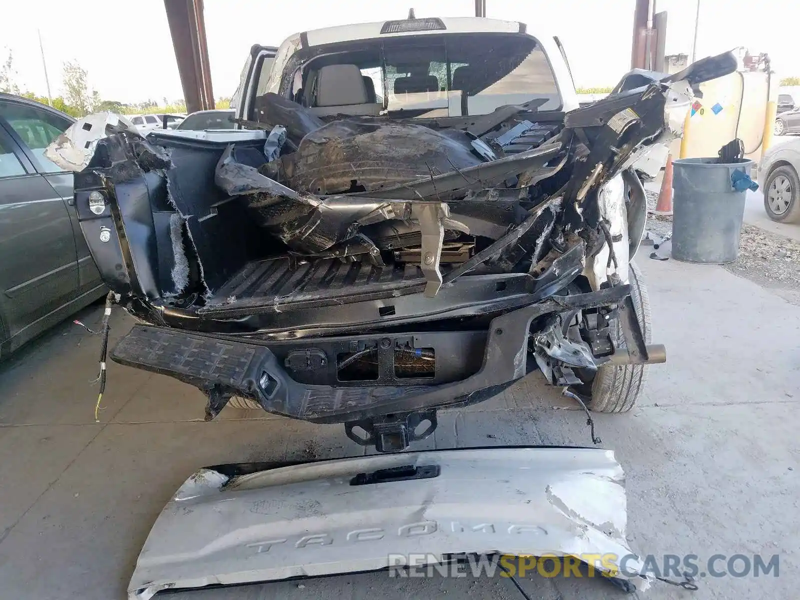 10 Photograph of a damaged car 3TMAZ5CN7KM084767 TOYOTA TACOMA 2019