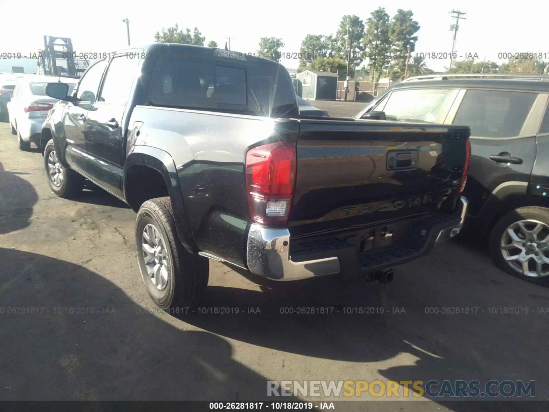 3 Photograph of a damaged car 3TMAZ5CN7KM092013 TOYOTA TACOMA 2019