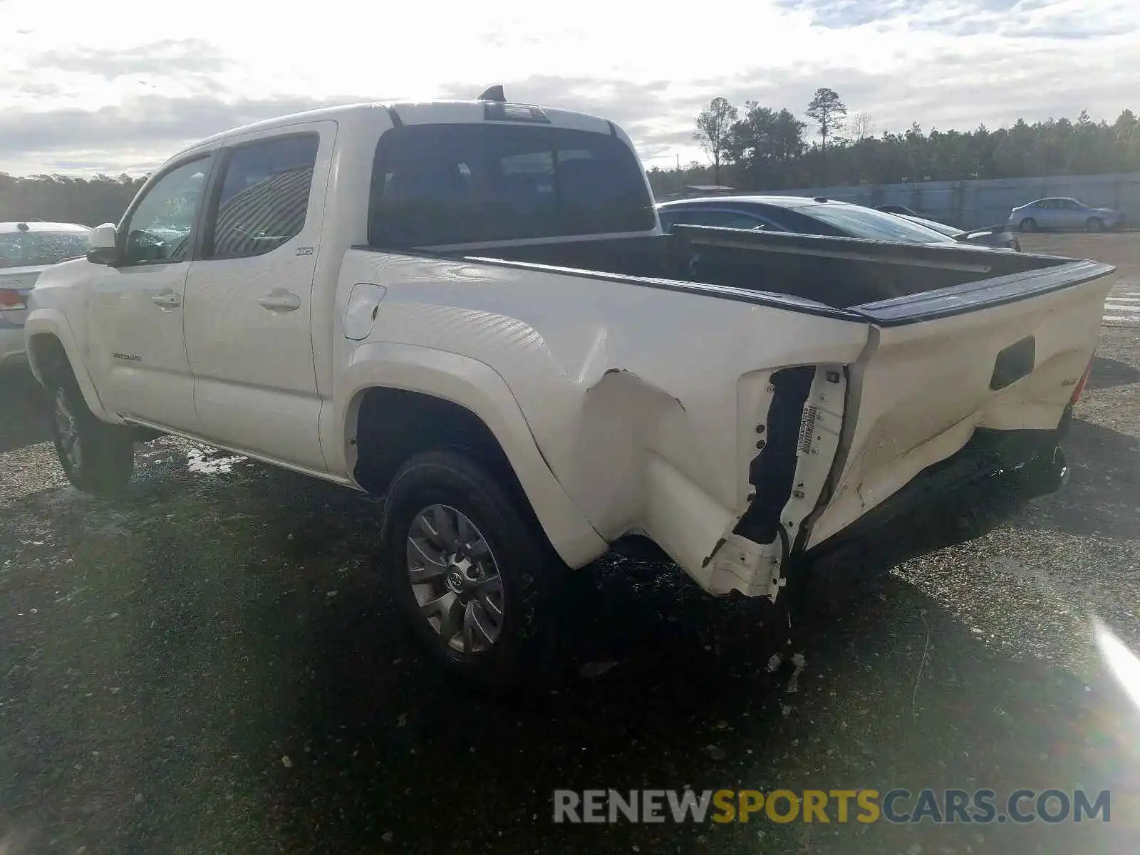 3 Photograph of a damaged car 3TMAZ5CN7KM099933 TOYOTA TACOMA 2019