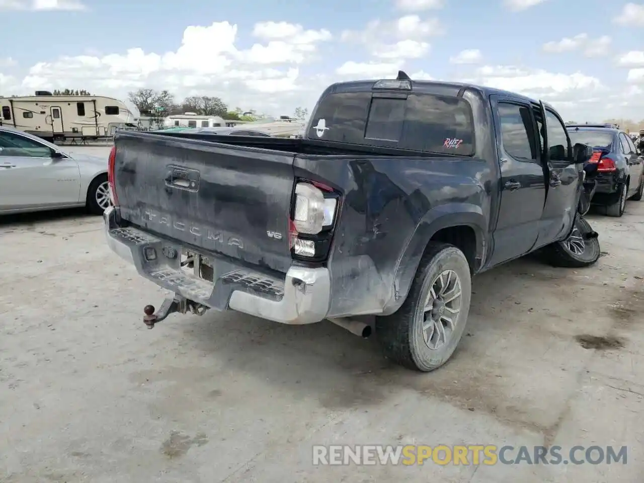 4 Photograph of a damaged car 3TMAZ5CN7KM102622 TOYOTA TACOMA 2019