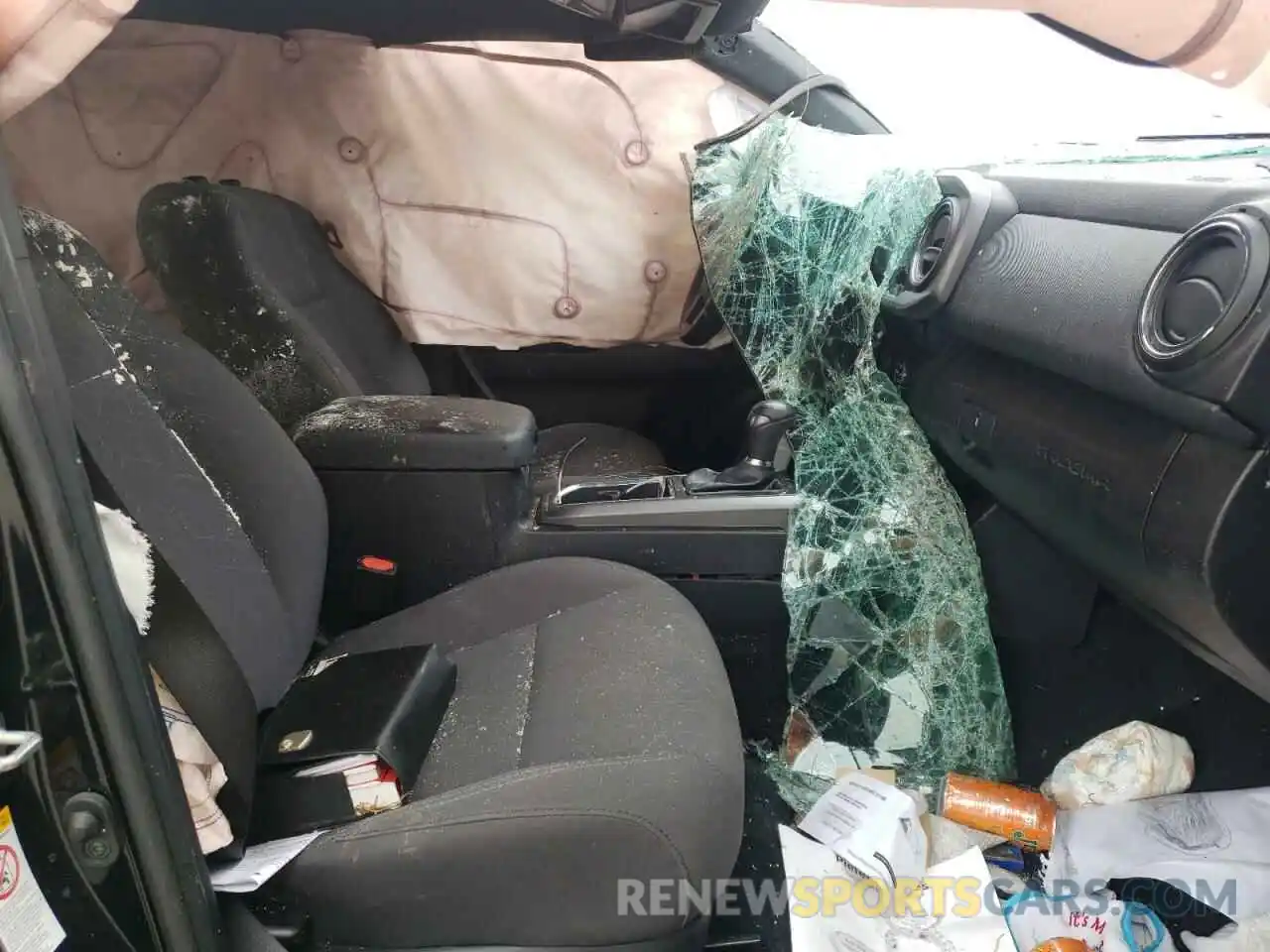 5 Photograph of a damaged car 3TMAZ5CN8KM082316 TOYOTA TACOMA 2019