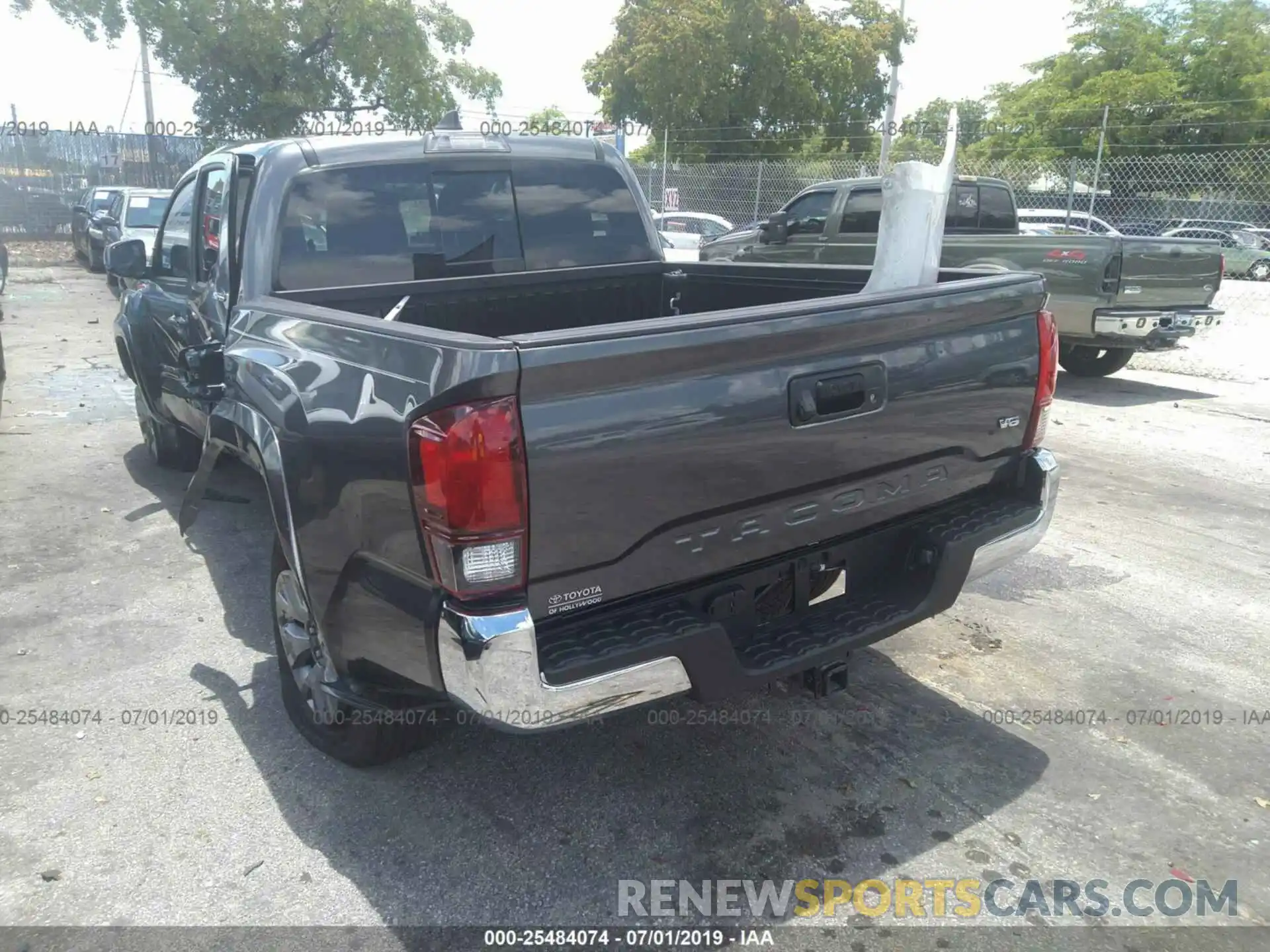 3 Photograph of a damaged car 3TMAZ5CN8KM094126 TOYOTA TACOMA 2019