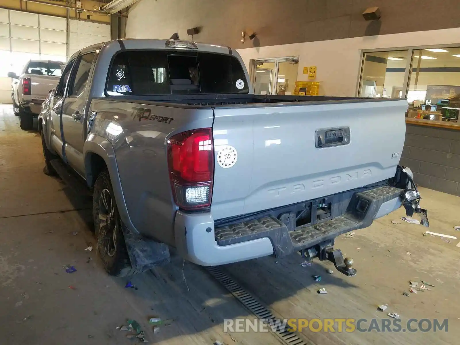 3 Photograph of a damaged car 3TMAZ5CN8KM096751 TOYOTA TACOMA 2019