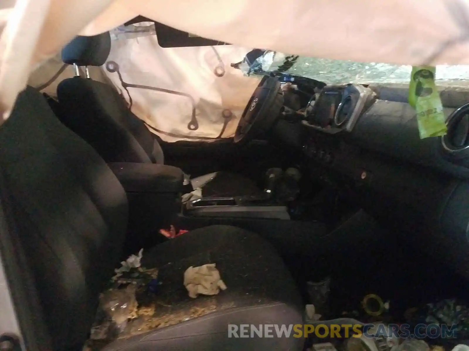 5 Photograph of a damaged car 3TMAZ5CN8KM096751 TOYOTA TACOMA 2019