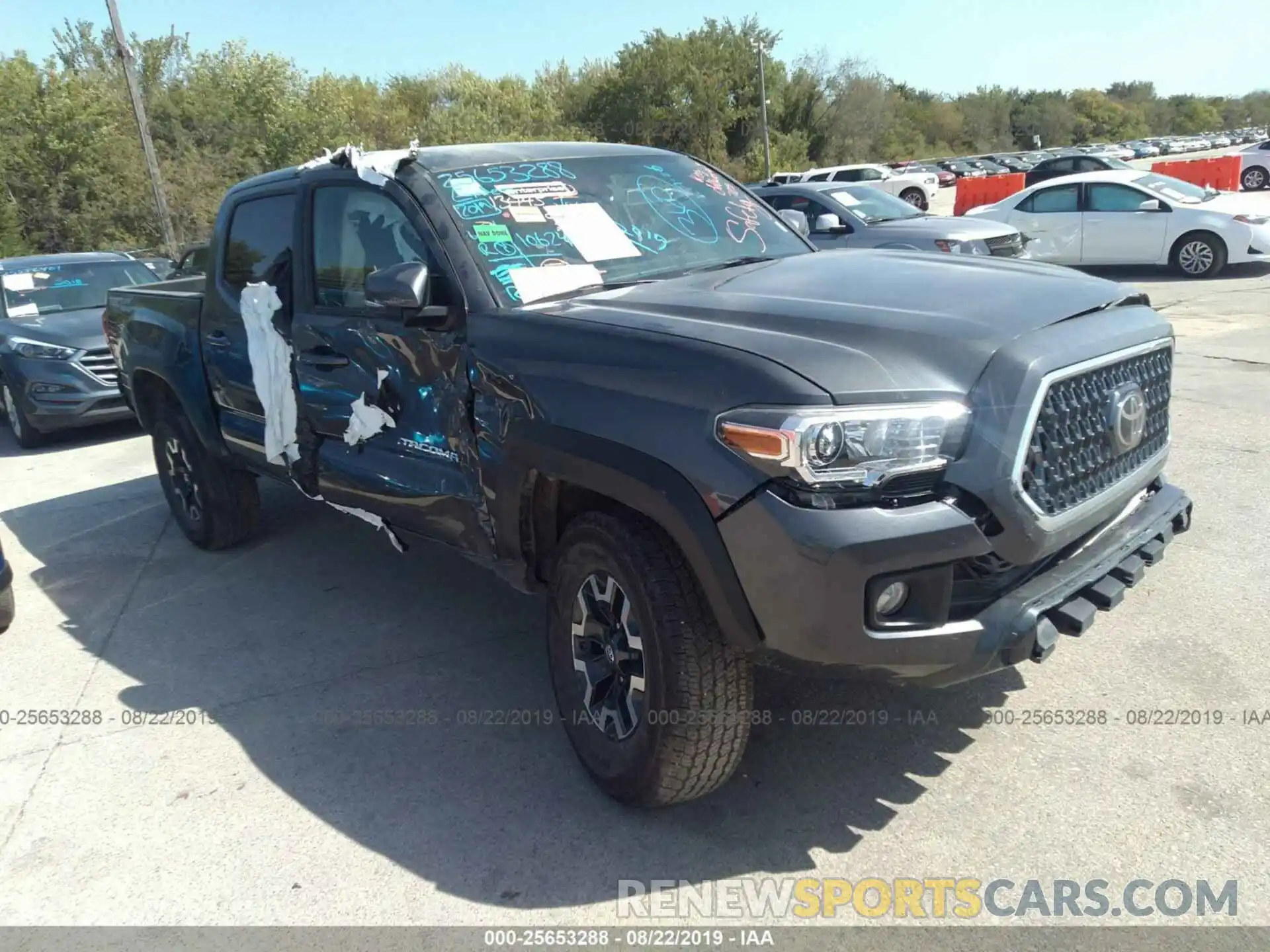 1 Photograph of a damaged car 3TMAZ5CN8KM096801 TOYOTA TACOMA 2019