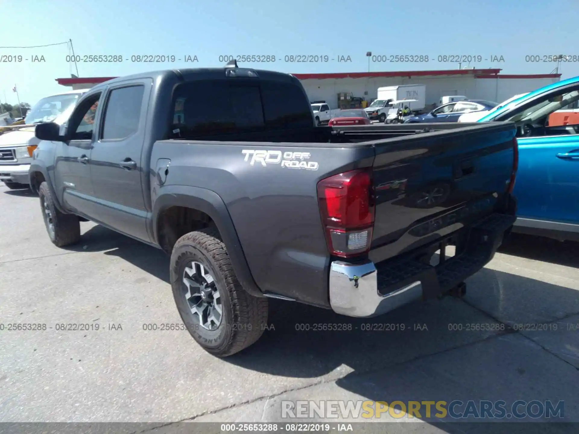 3 Photograph of a damaged car 3TMAZ5CN8KM096801 TOYOTA TACOMA 2019