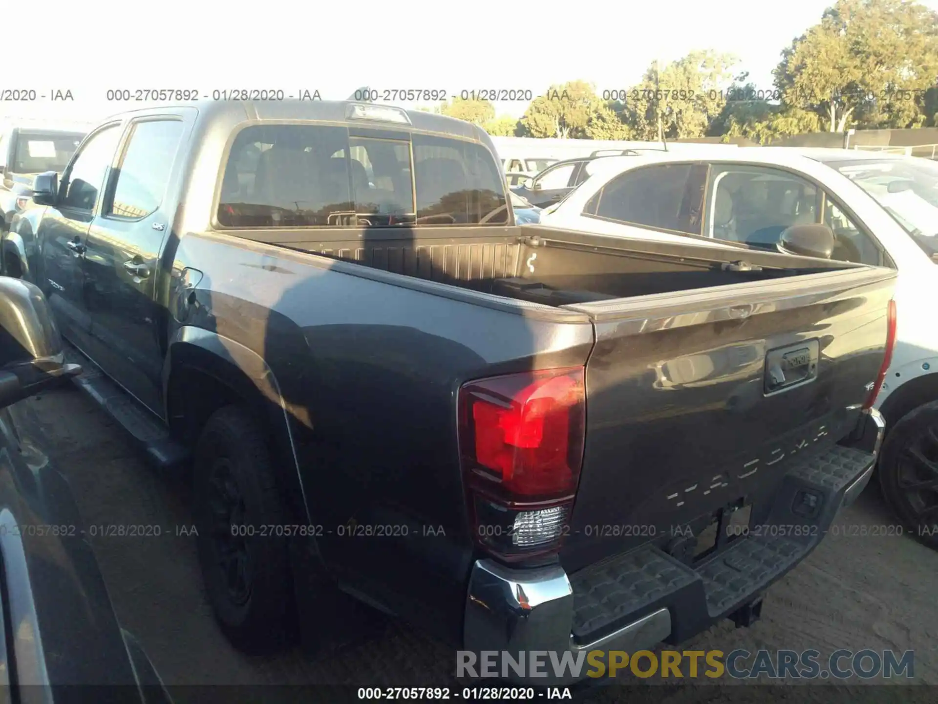 3 Photograph of a damaged car 3TMAZ5CN8KM098287 TOYOTA TACOMA 2019