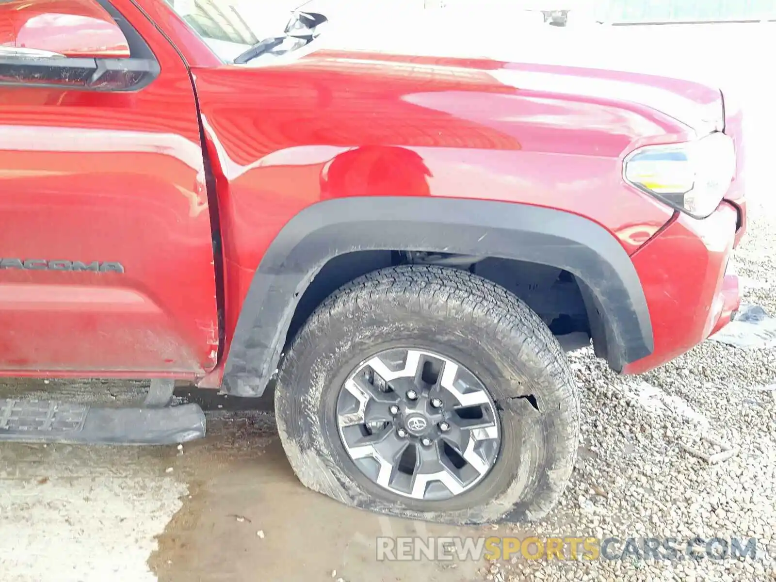 9 Photograph of a damaged car 3TMAZ5CN8KM103813 TOYOTA TACOMA 2019