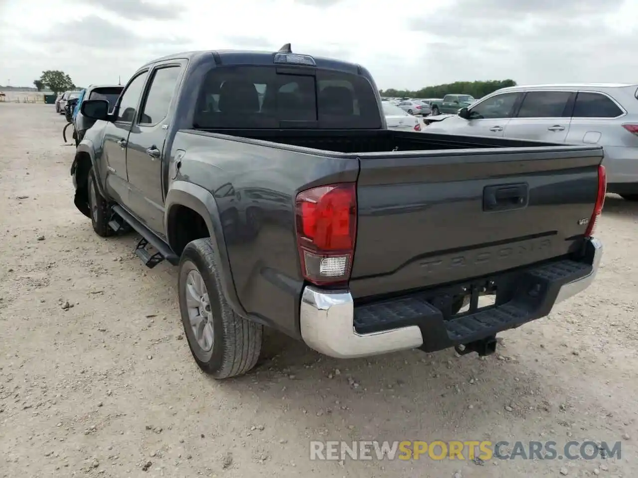 3 Photograph of a damaged car 3TMAZ5CN8KM113242 TOYOTA TACOMA 2019