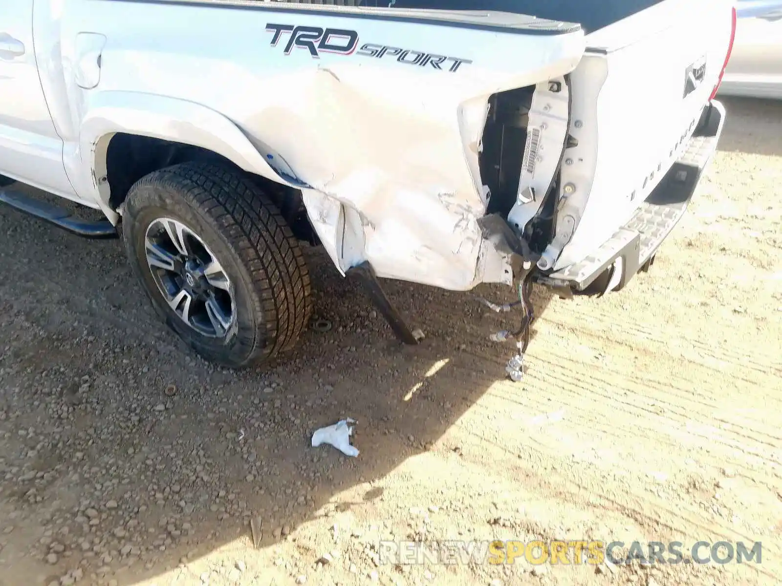 9 Photograph of a damaged car 3TMAZ5CN8KM113323 TOYOTA TACOMA 2019