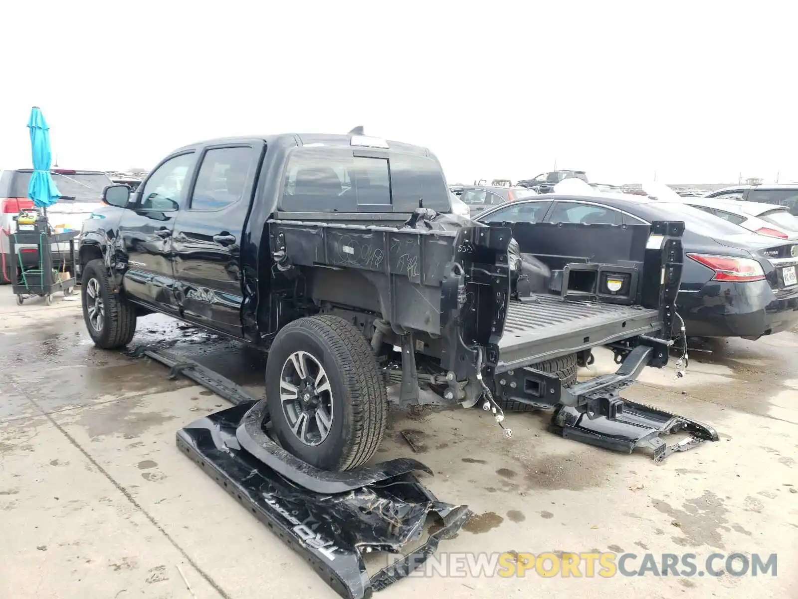 3 Photograph of a damaged car 3TMAZ5CN9KM080428 TOYOTA TACOMA 2019