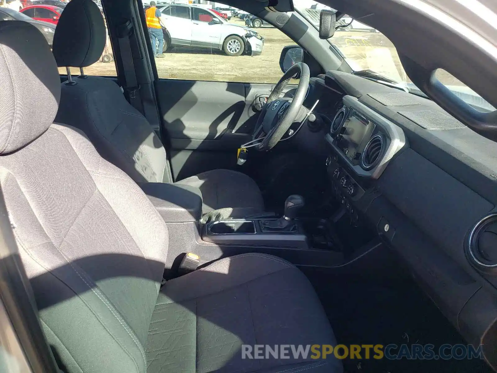 5 Photograph of a damaged car 3TMAZ5CN9KM083510 TOYOTA TACOMA 2019