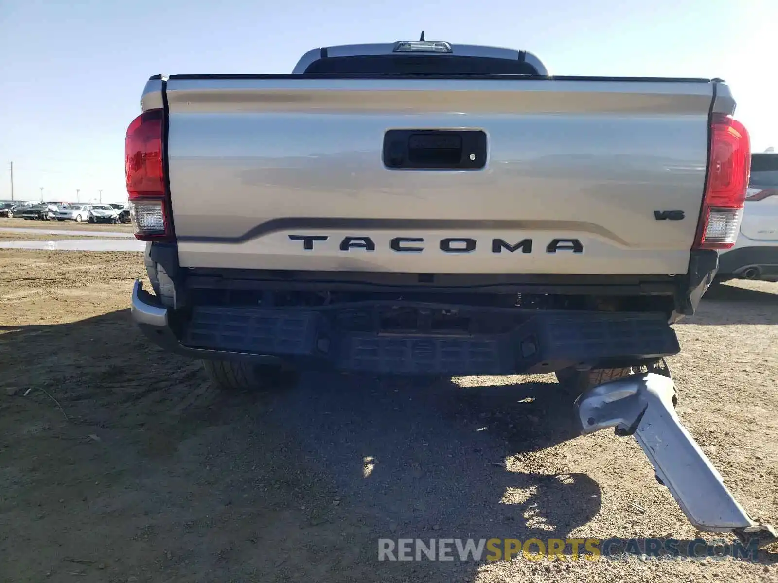 9 Photograph of a damaged car 3TMAZ5CN9KM083510 TOYOTA TACOMA 2019