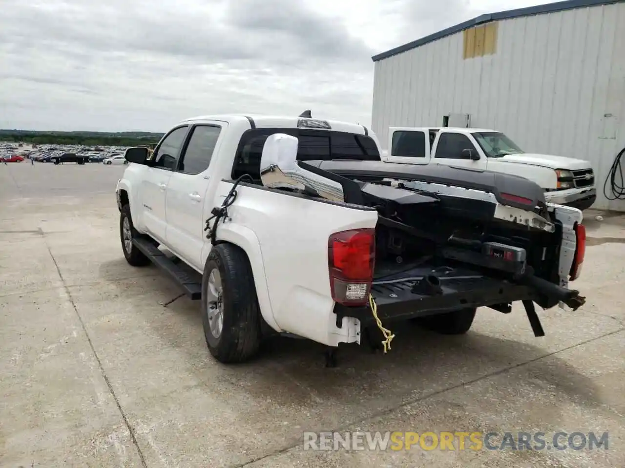 3 Photograph of a damaged car 3TMAZ5CN9KM083703 TOYOTA TACOMA 2019