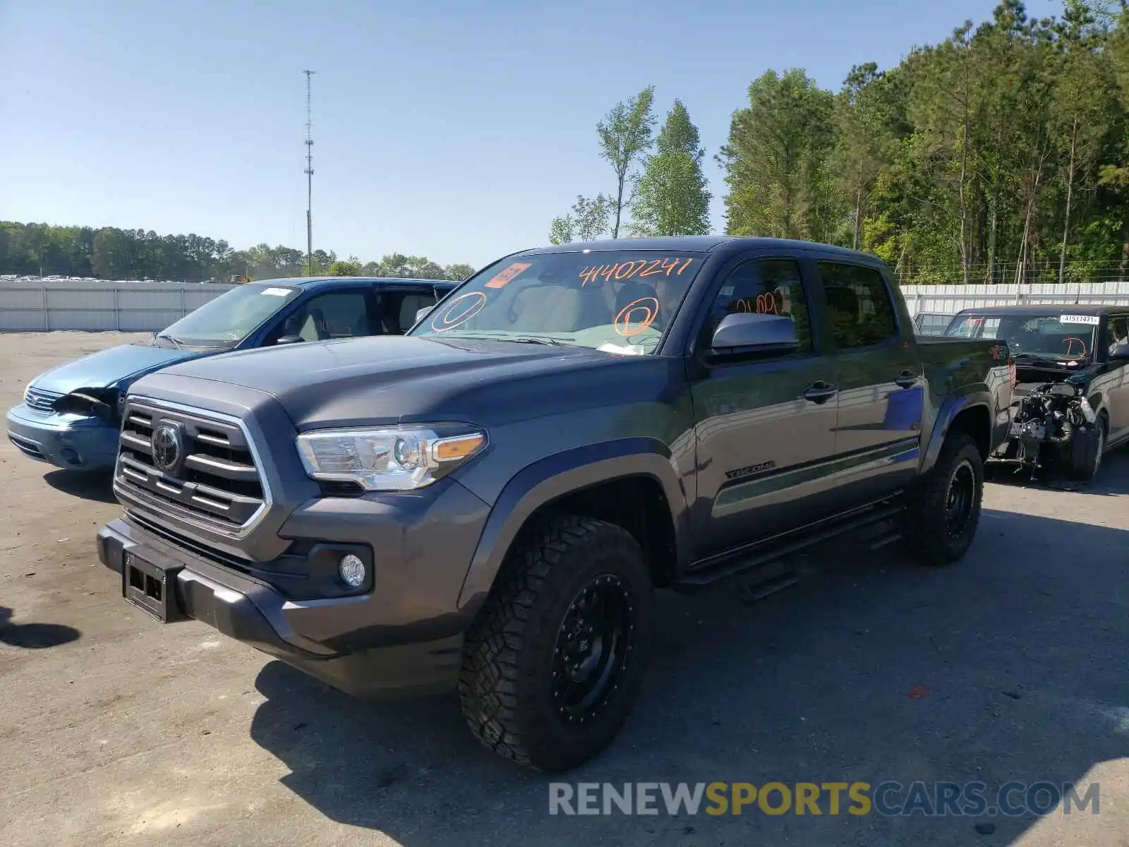 2 Photograph of a damaged car 3TMAZ5CN9KM092238 TOYOTA TACOMA 2019