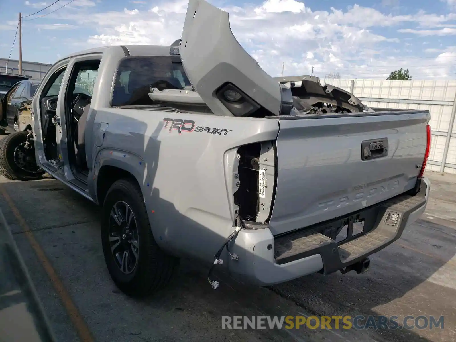 3 Photograph of a damaged car 3TMAZ5CN9KM095320 TOYOTA TACOMA 2019