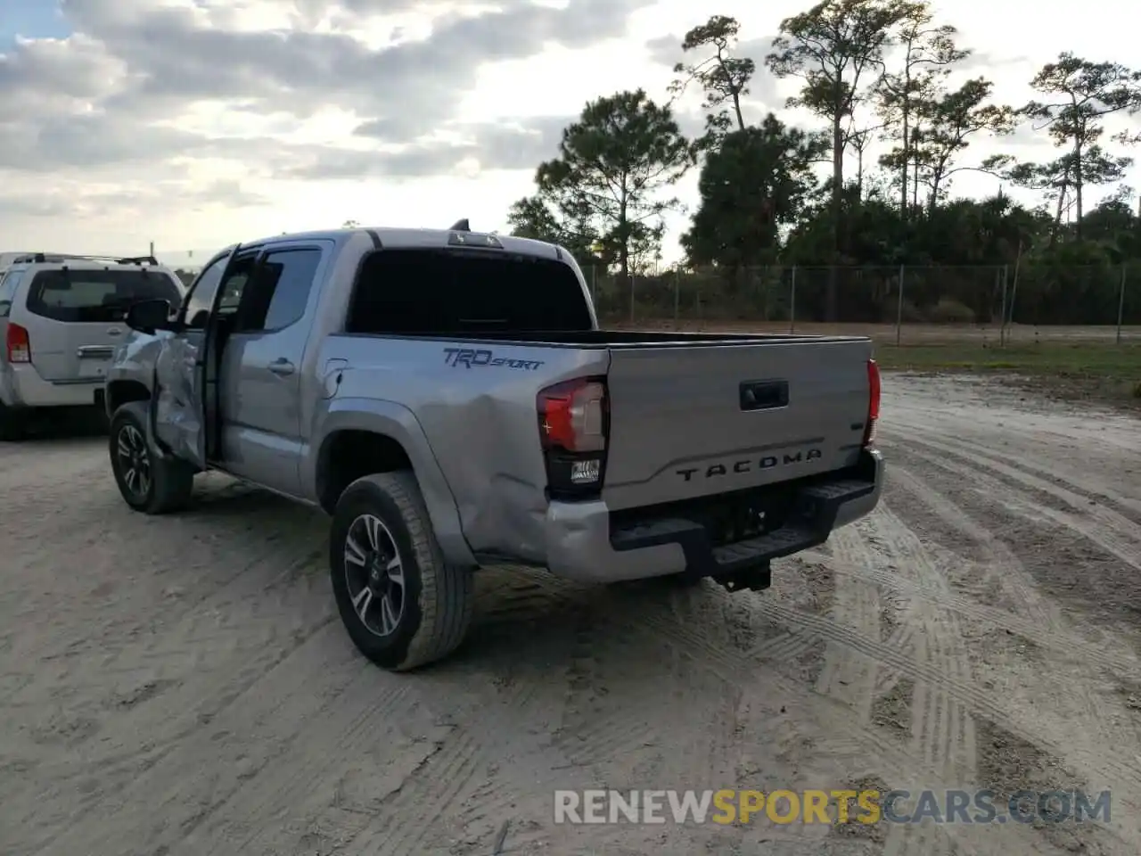 3 Photograph of a damaged car 3TMAZ5CN9KM096712 TOYOTA TACOMA 2019