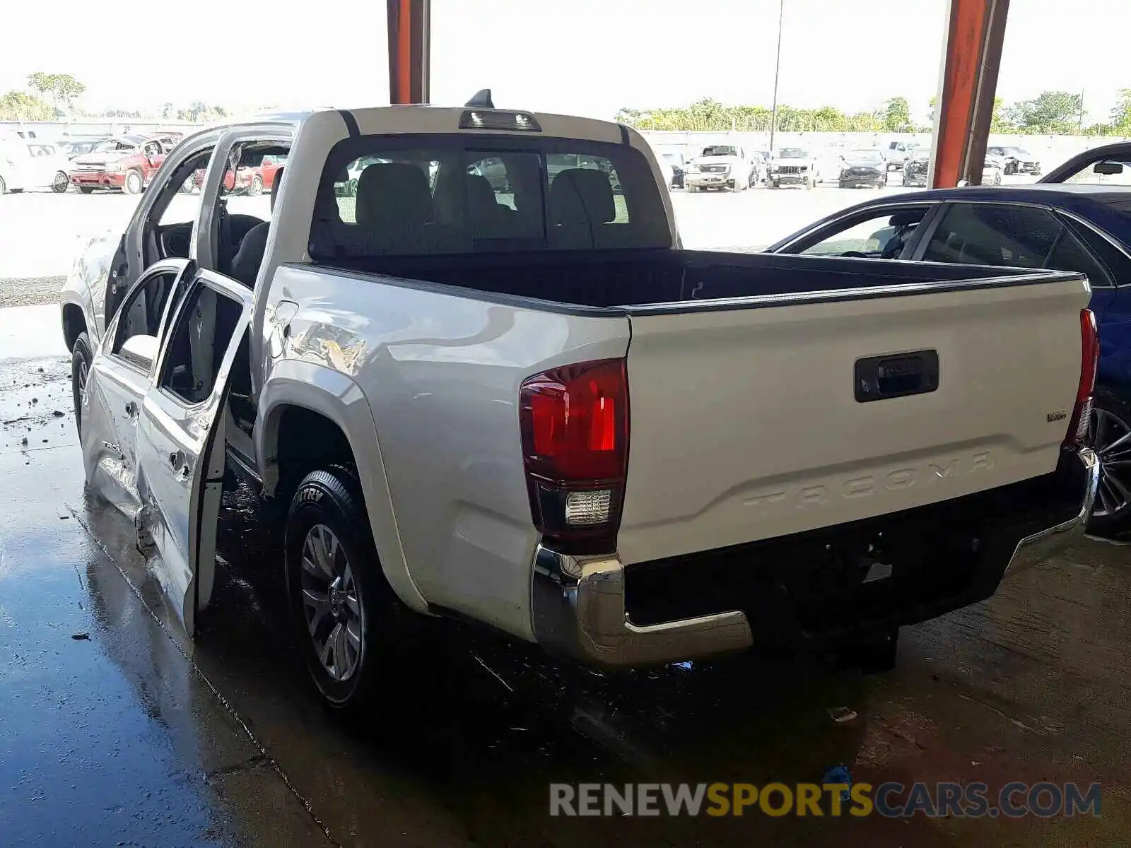 3 Photograph of a damaged car 3TMAZ5CN9KM097410 TOYOTA TACOMA 2019