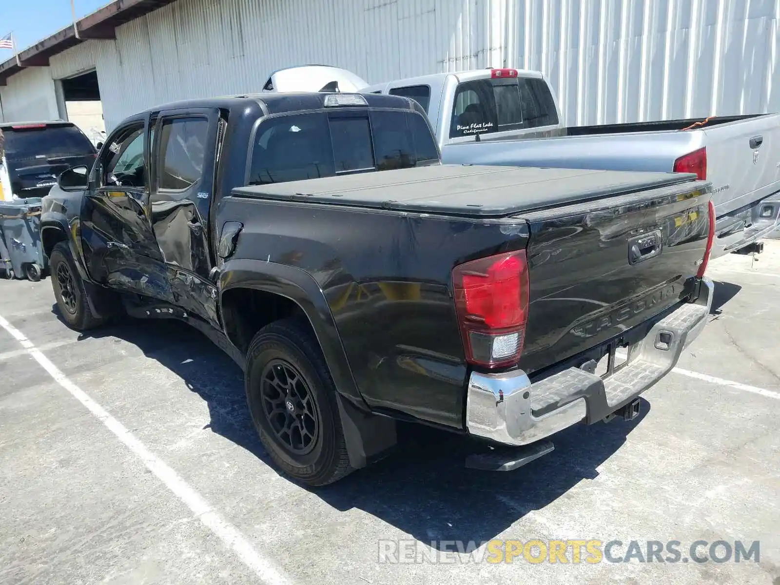 3 Photograph of a damaged car 3TMAZ5CN9KM099657 TOYOTA TACOMA 2019