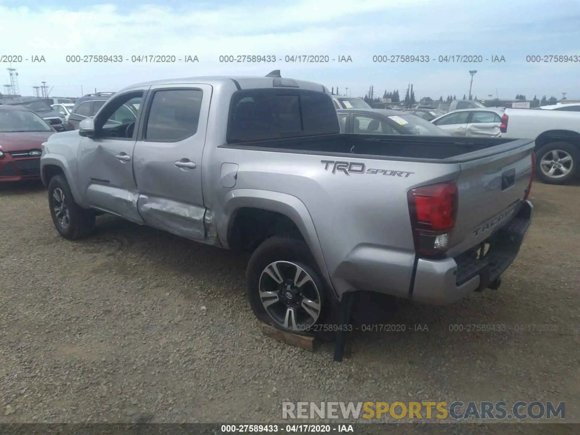 3 Photograph of a damaged car 3TMAZ5CN9KM101374 TOYOTA TACOMA 2019