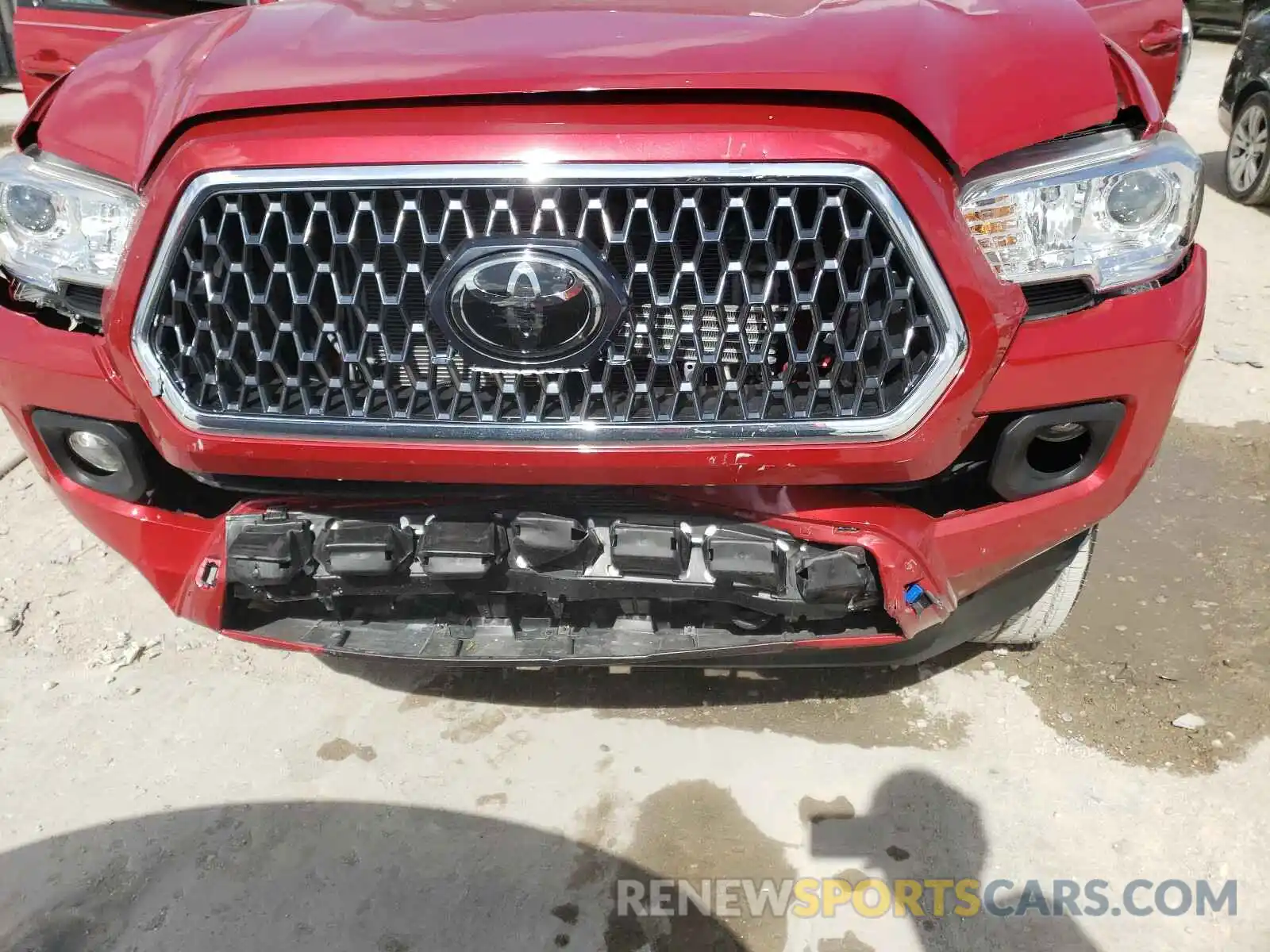 9 Photograph of a damaged car 3TMAZ5CN9KM108356 TOYOTA TACOMA 2019