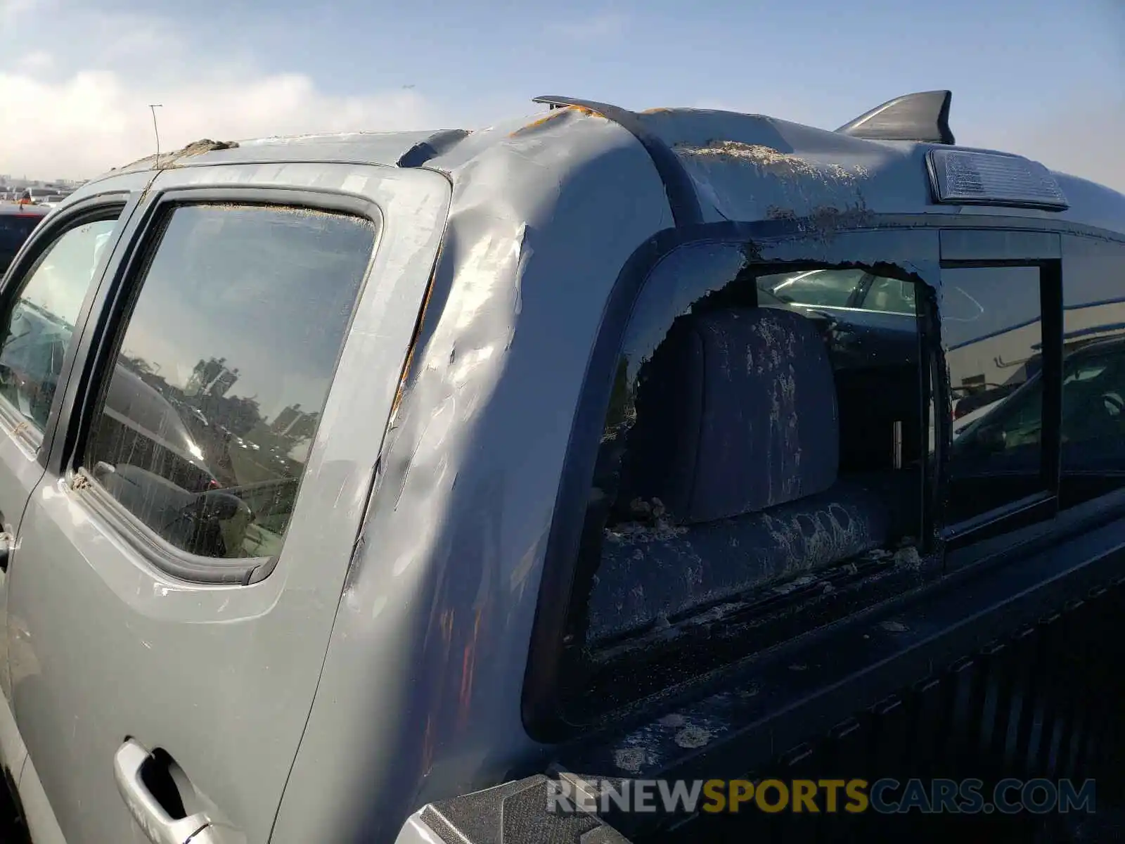 9 Photograph of a damaged car 3TMAZ5CN9KM108566 TOYOTA TACOMA 2019