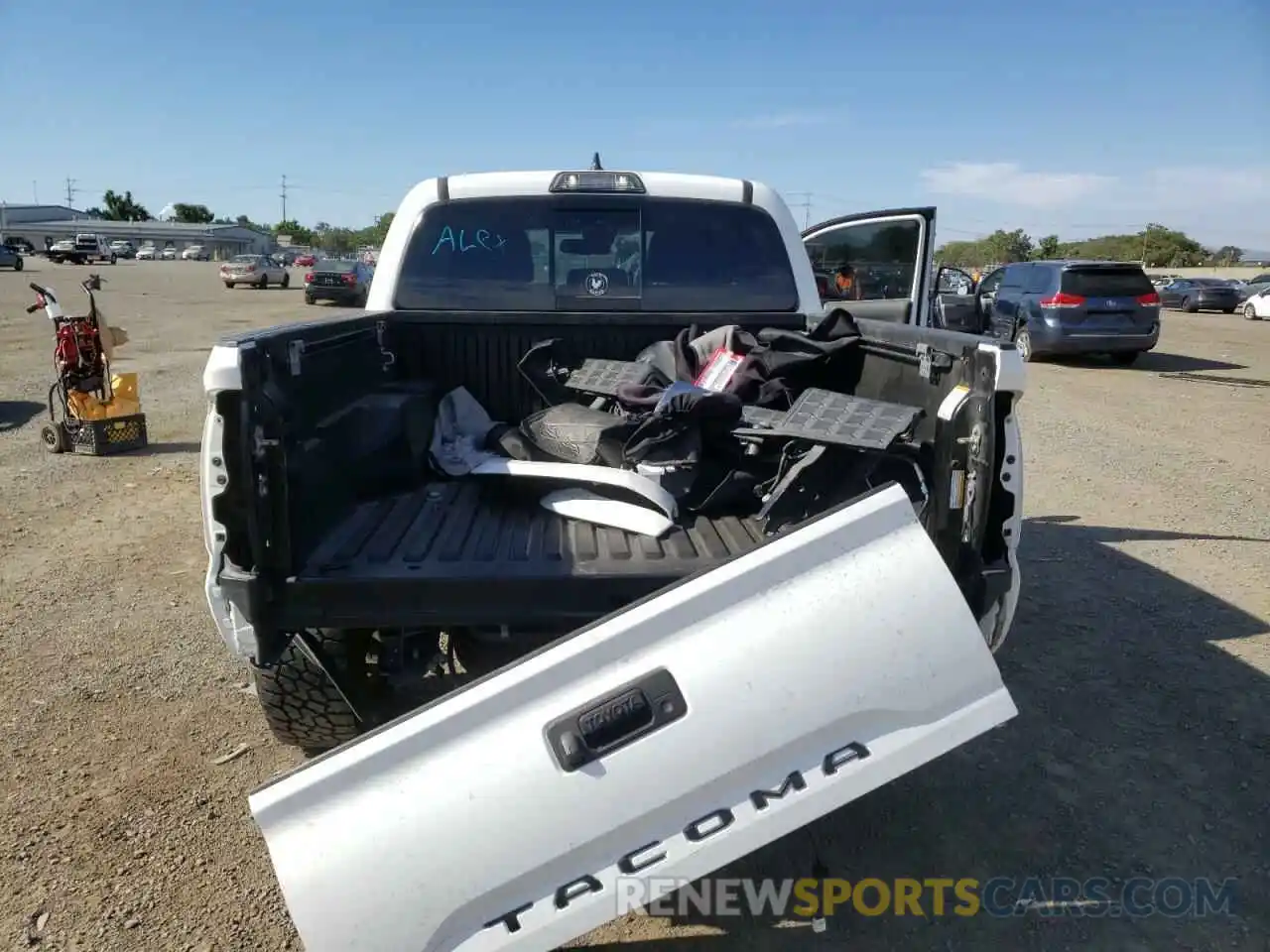 9 Photograph of a damaged car 3TMAZ5CN9KM109927 TOYOTA TACOMA 2019