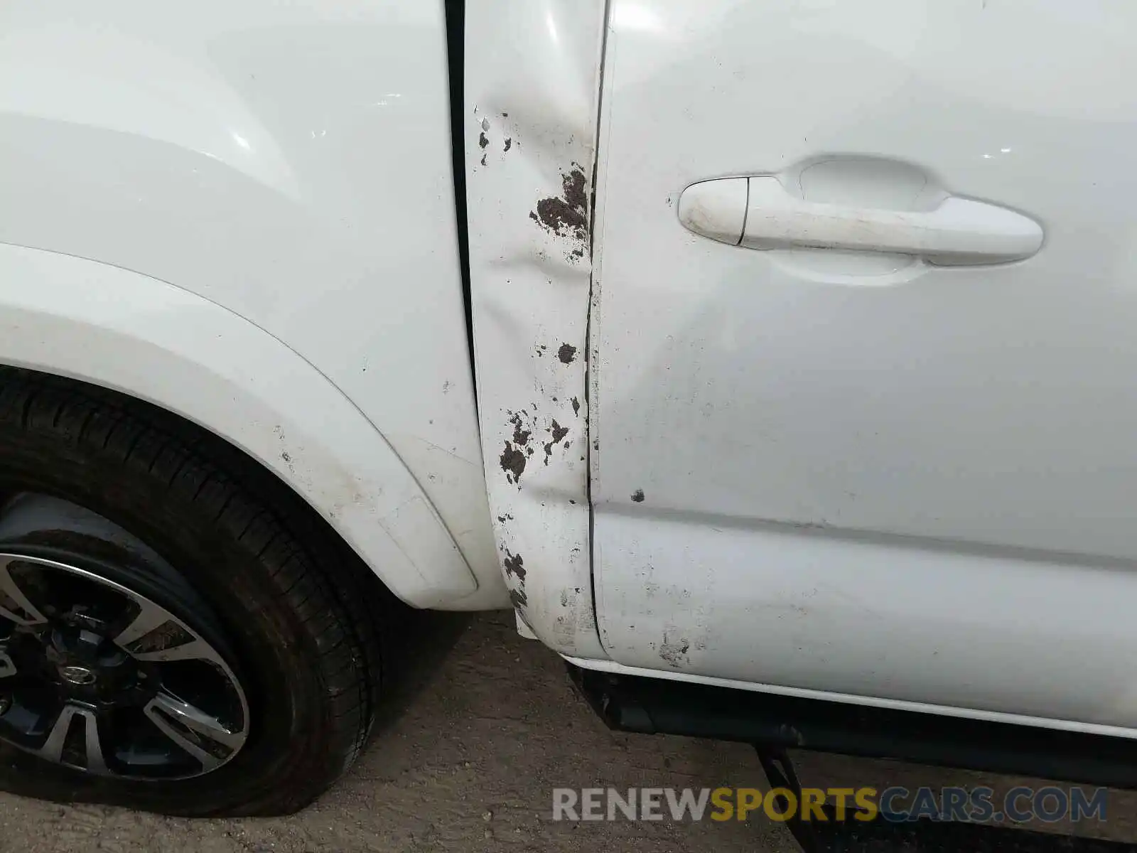 10 Photograph of a damaged car 3TMAZ5CN9KM110060 TOYOTA TACOMA 2019