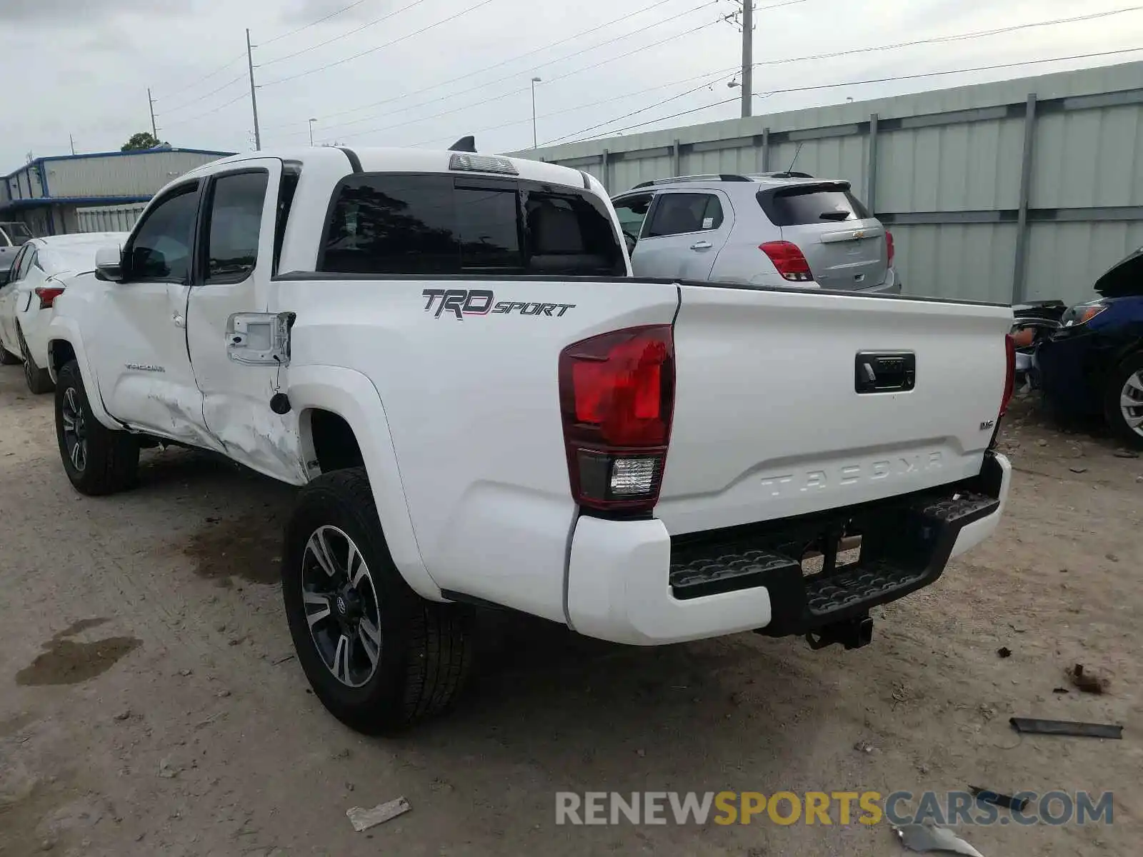 3 Photograph of a damaged car 3TMAZ5CN9KM110060 TOYOTA TACOMA 2019