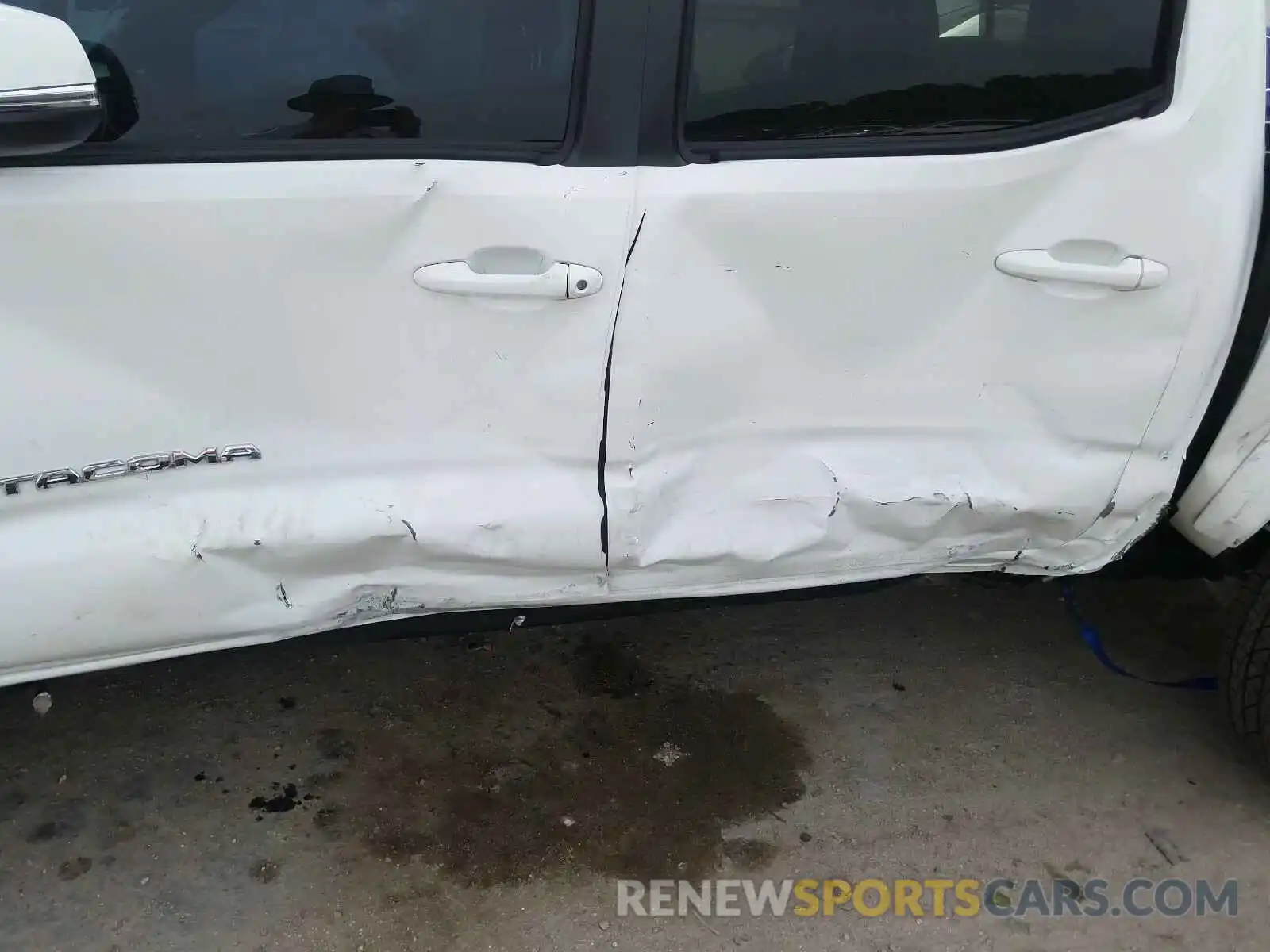 9 Photograph of a damaged car 3TMAZ5CN9KM110060 TOYOTA TACOMA 2019