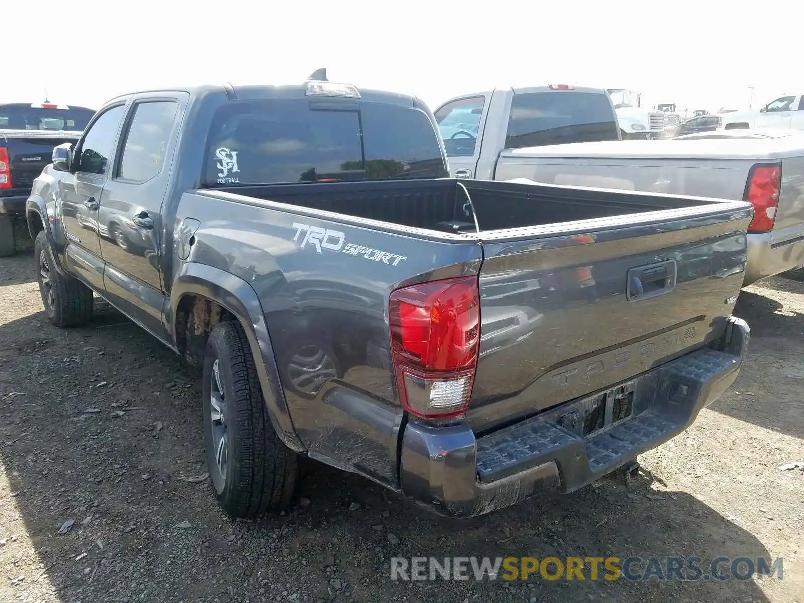 3 Photograph of a damaged car 3TMAZ5CN9KM111810 TOYOTA TACOMA 2019