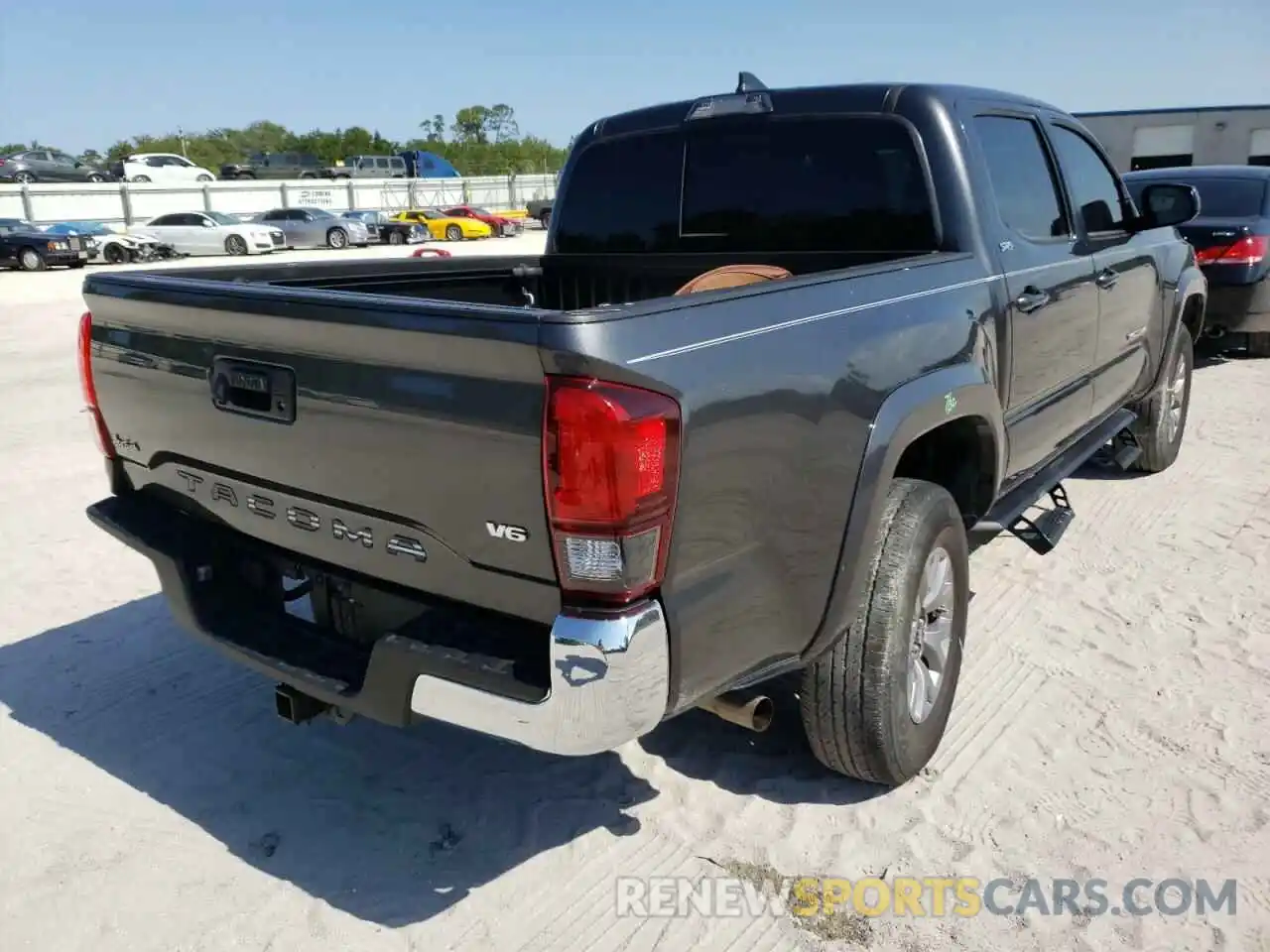 4 Photograph of a damaged car 3TMAZ5CNXKM081412 TOYOTA TACOMA 2019