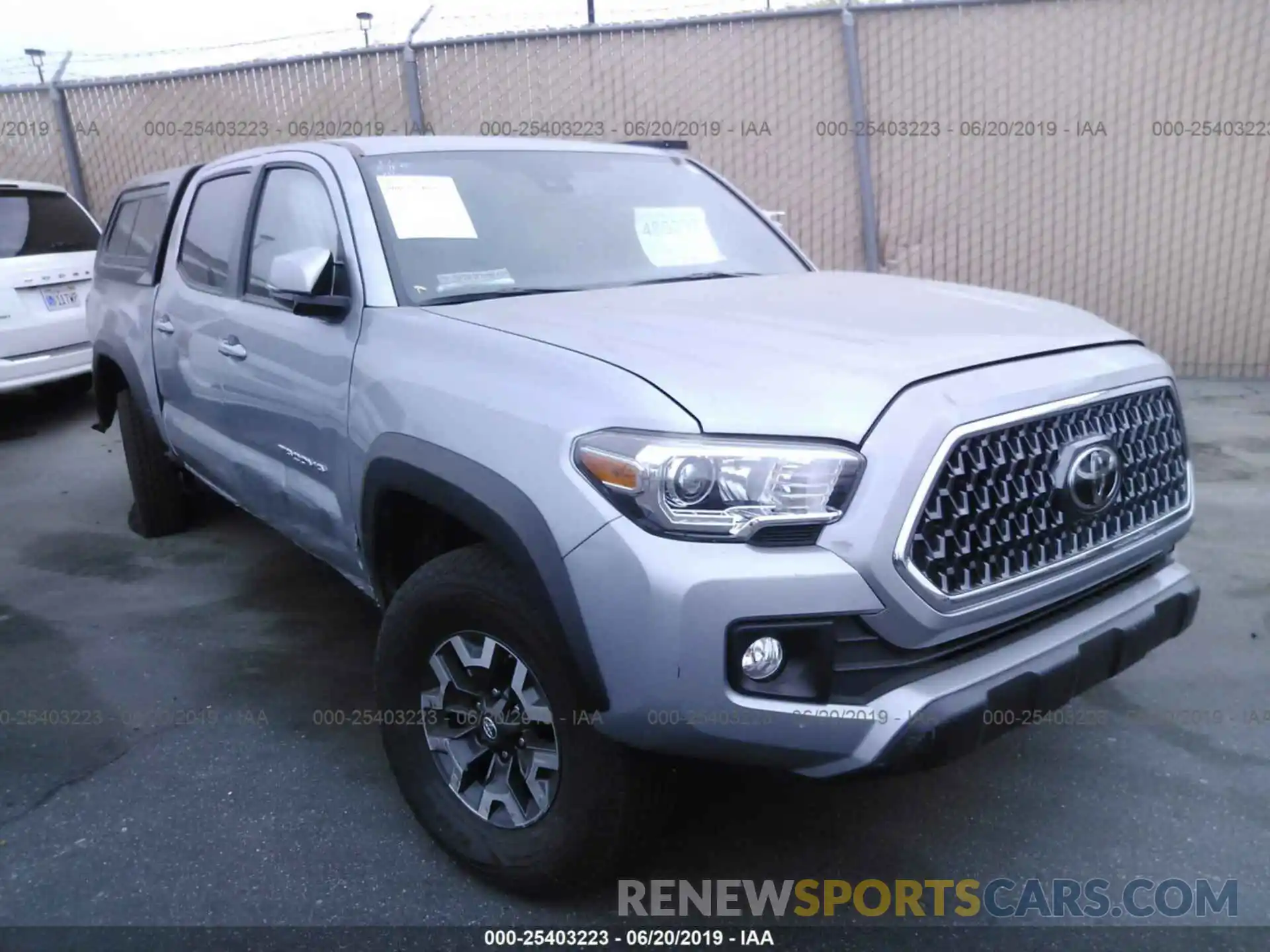 1 Photograph of a damaged car 3TMAZ5CNXKM085024 TOYOTA TACOMA 2019