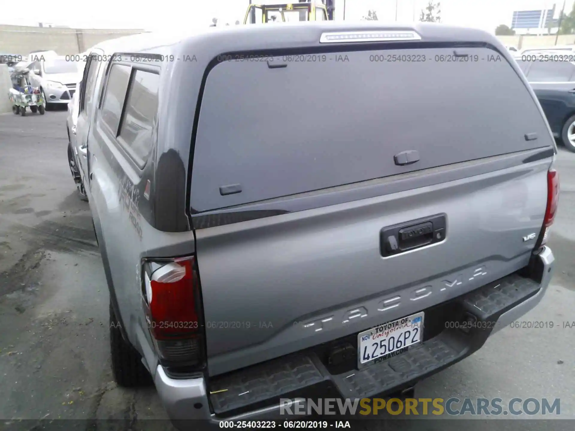 3 Photograph of a damaged car 3TMAZ5CNXKM085024 TOYOTA TACOMA 2019