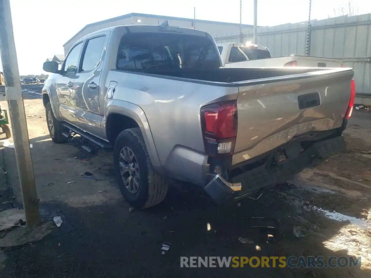 3 Photograph of a damaged car 3TMAZ5CNXKM085038 TOYOTA TACOMA 2019