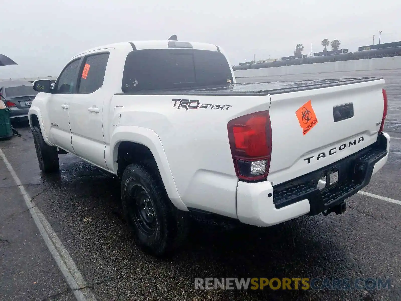 3 Photograph of a damaged car 3TMAZ5CNXKM085976 TOYOTA TACOMA 2019