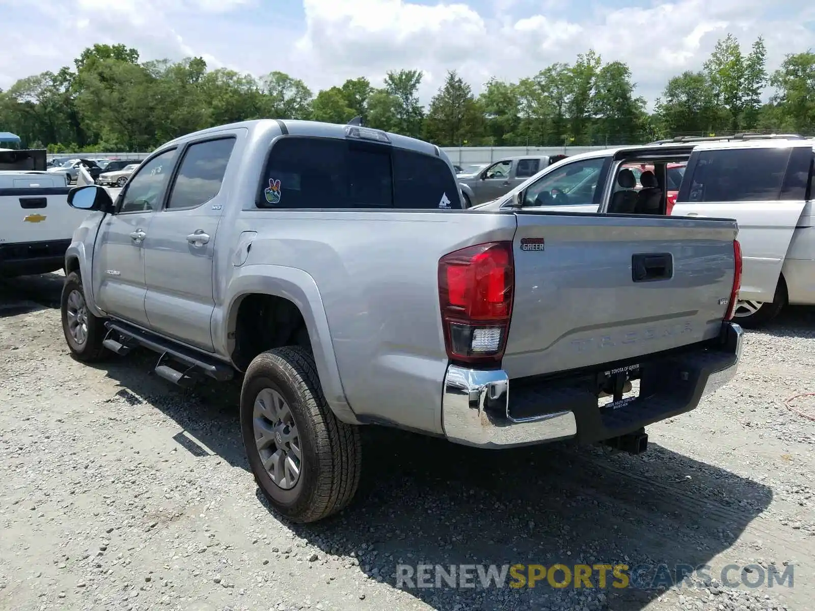 3 Photograph of a damaged car 3TMAZ5CNXKM086366 TOYOTA TACOMA 2019