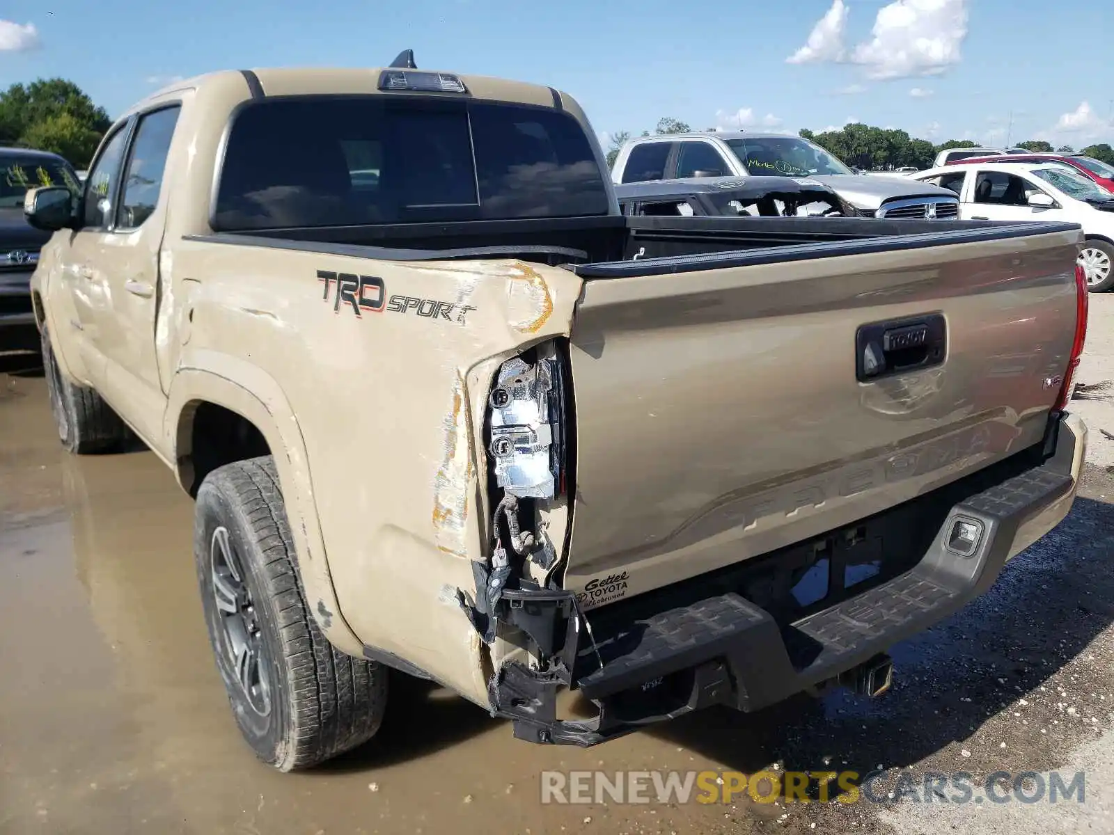 3 Photograph of a damaged car 3TMAZ5CNXKM086514 TOYOTA TACOMA 2019