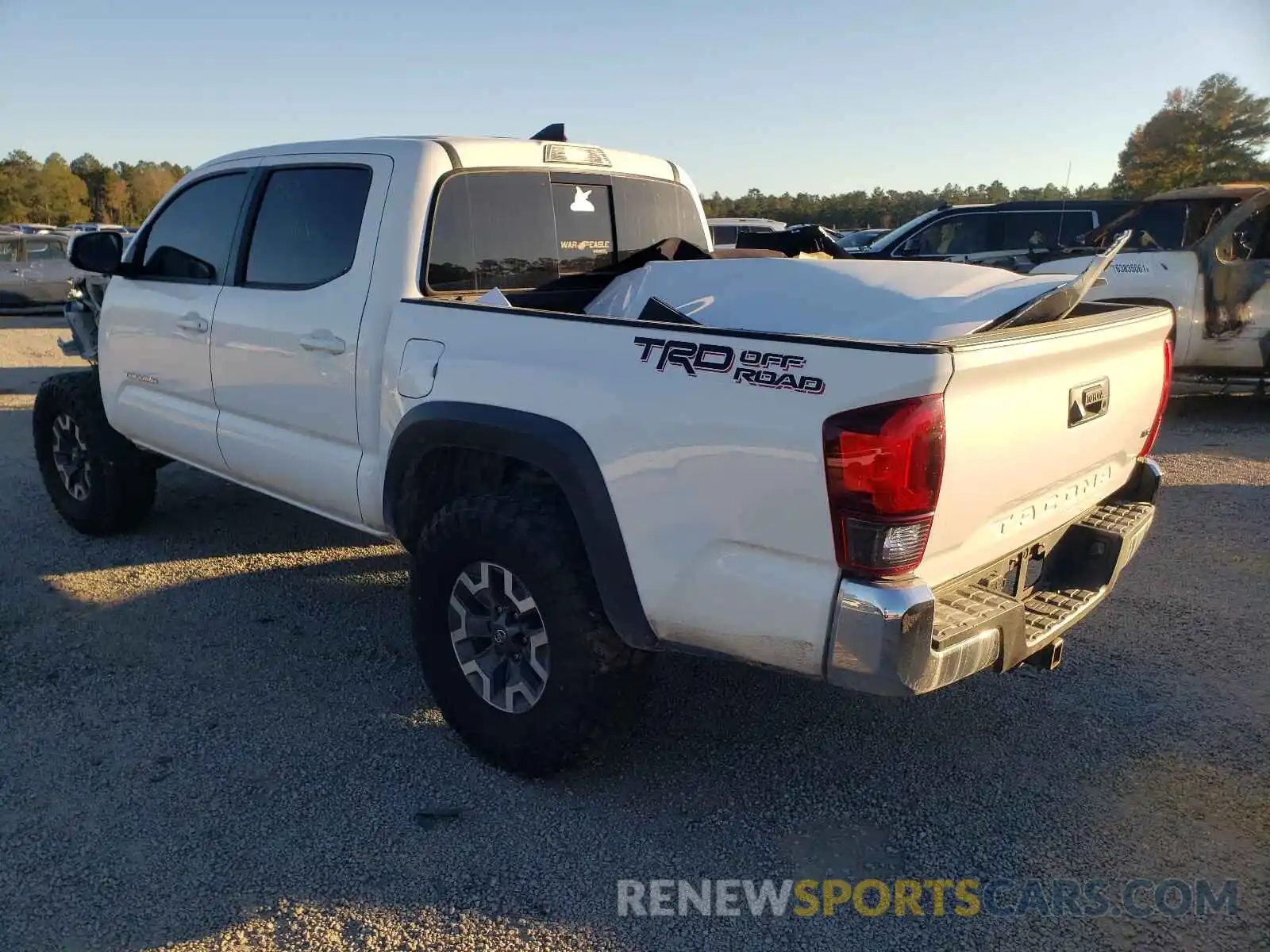 3 Photograph of a damaged car 3TMAZ5CNXKM089705 TOYOTA TACOMA 2019