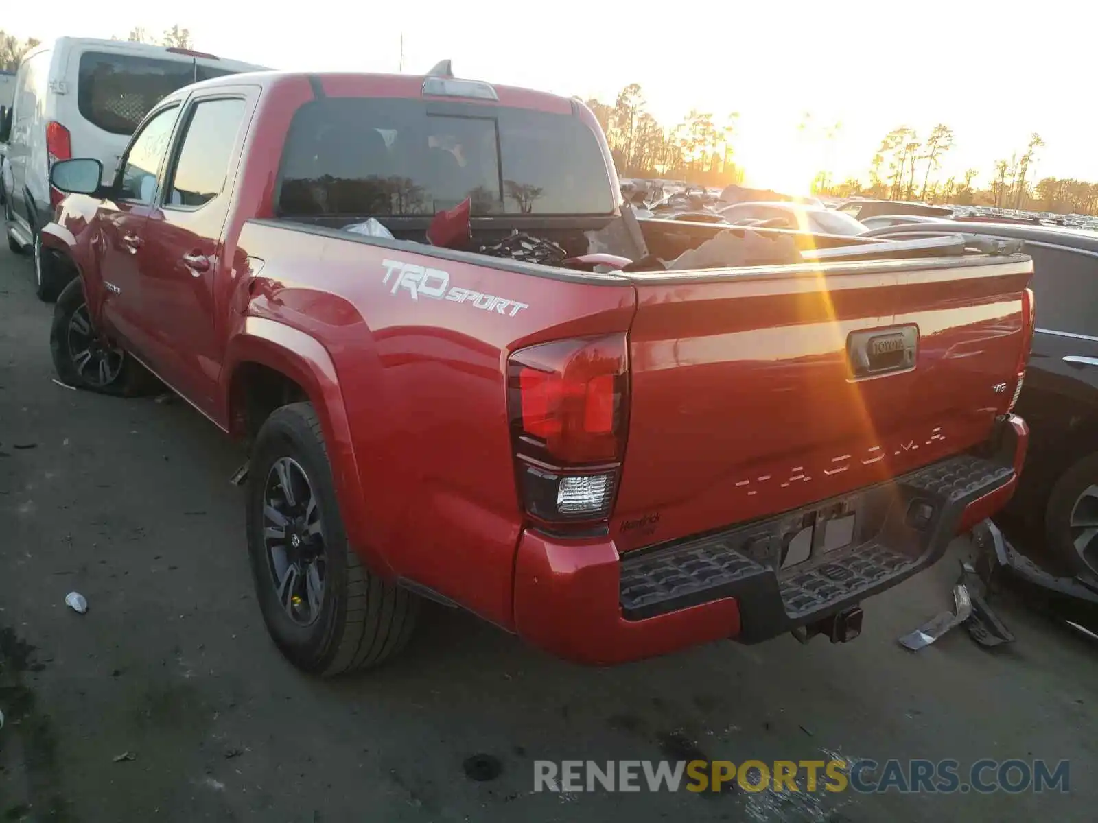 3 Photograph of a damaged car 3TMAZ5CNXKM090076 TOYOTA TACOMA 2019