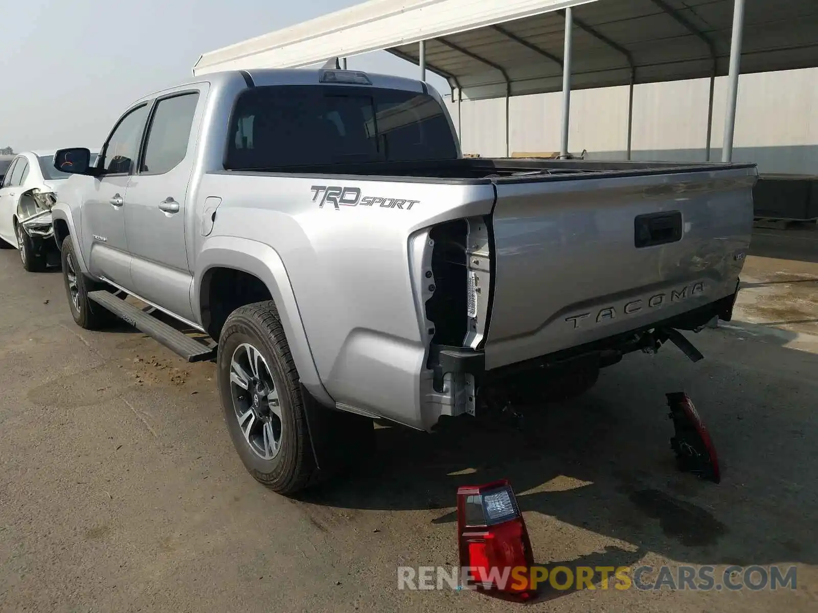 3 Photograph of a damaged car 3TMAZ5CNXKM091387 TOYOTA TACOMA 2019