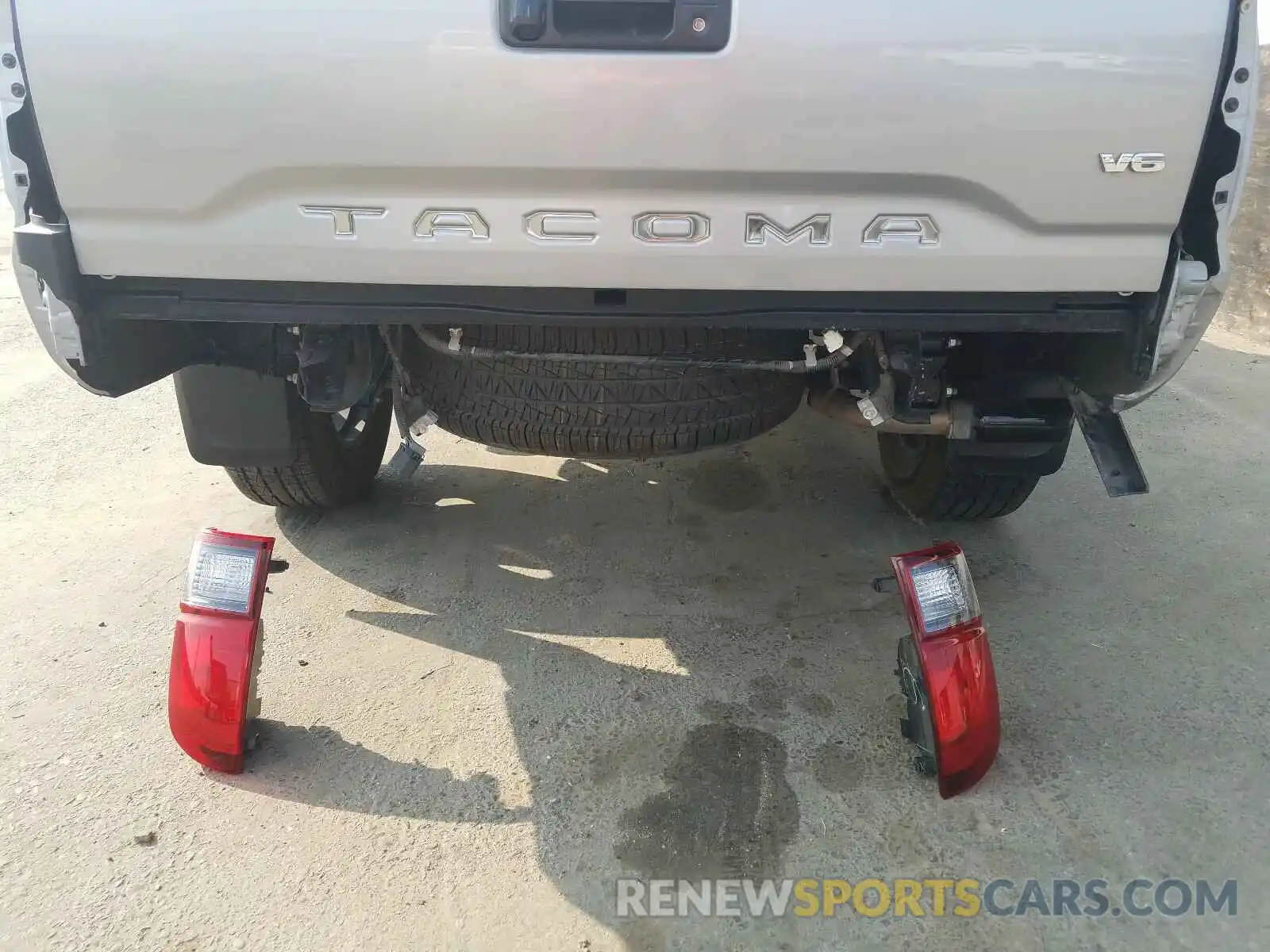 9 Photograph of a damaged car 3TMAZ5CNXKM091387 TOYOTA TACOMA 2019