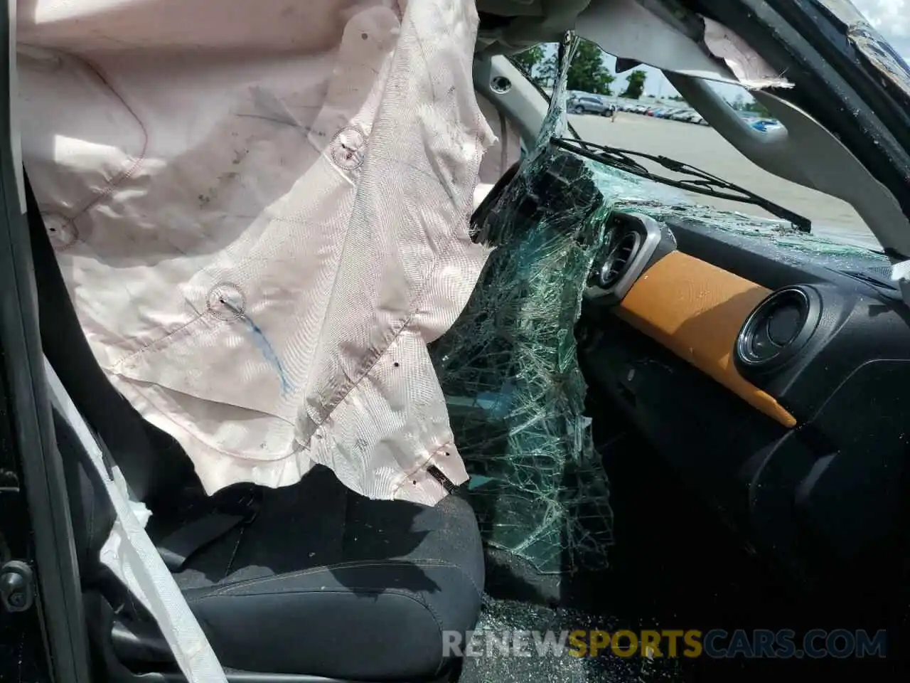 5 Photograph of a damaged car 3TMAZ5CNXKM092149 TOYOTA TACOMA 2019