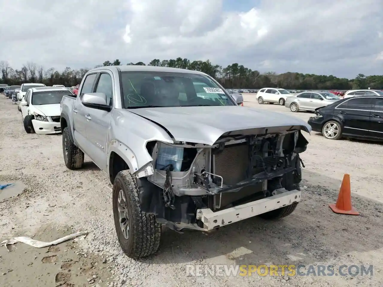 1 Photograph of a damaged car 3TMAZ5CNXKM092880 TOYOTA TACOMA 2019