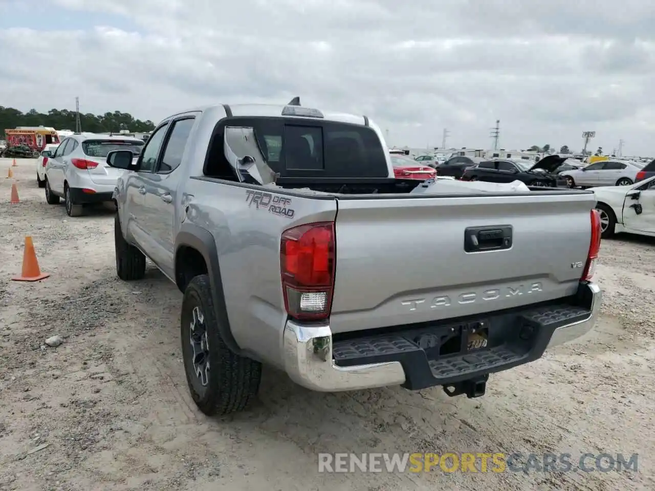 3 Photograph of a damaged car 3TMAZ5CNXKM092880 TOYOTA TACOMA 2019